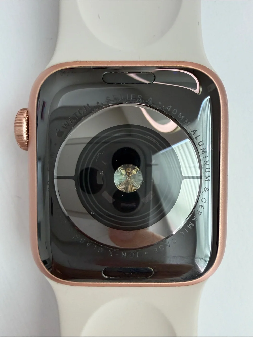 Apple Watch Series 4 40mm Rose Gold GPS w/ Beige Gray Sport Band - Picture 4 of 8